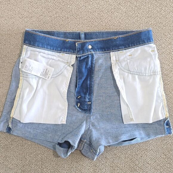 Hollister High Rise Distressed Shorts - Size 3/26 - Picture 11 of 12